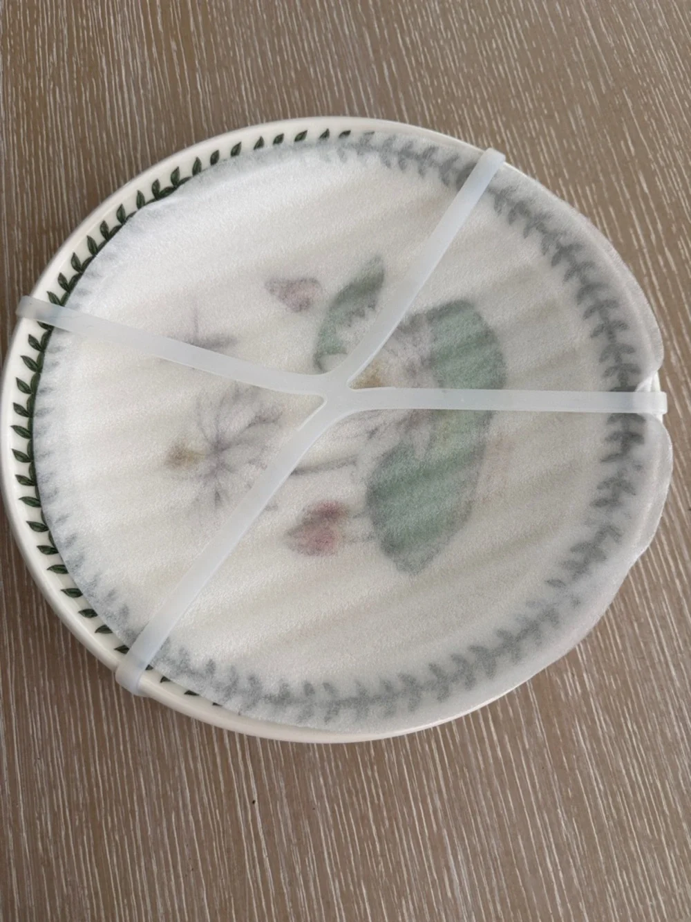 Botanic Garden Exotic Botanic Garden 10.5” Plate with White Water Lily Motif 2pc - Picture 12 of 12